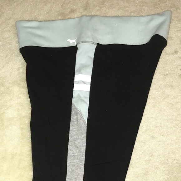 🚫SOLD🚫 VS PINK Capri leggings - Picture 8 of 10